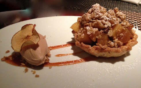 Apple pie with cinnamon ice cream - a delicious pairing. 
